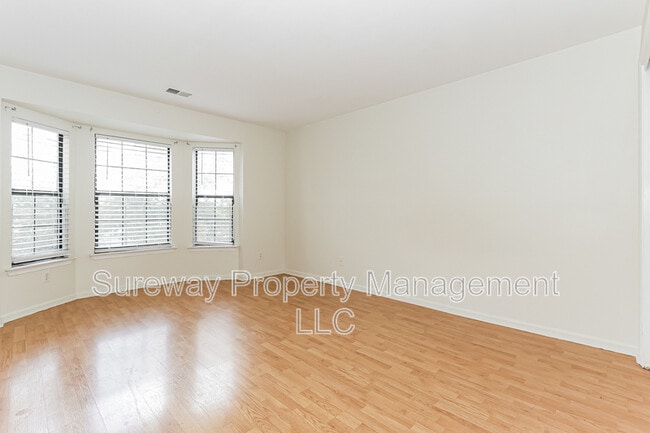 Building Photo - 447 Meade Ct