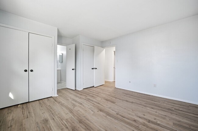 Building Photo - OPEN HOUSE SATURDAY THE 20TH 1PM-3PM! Three-bedroom, two-and-a-half bathrooms in Pembroke Meadows!