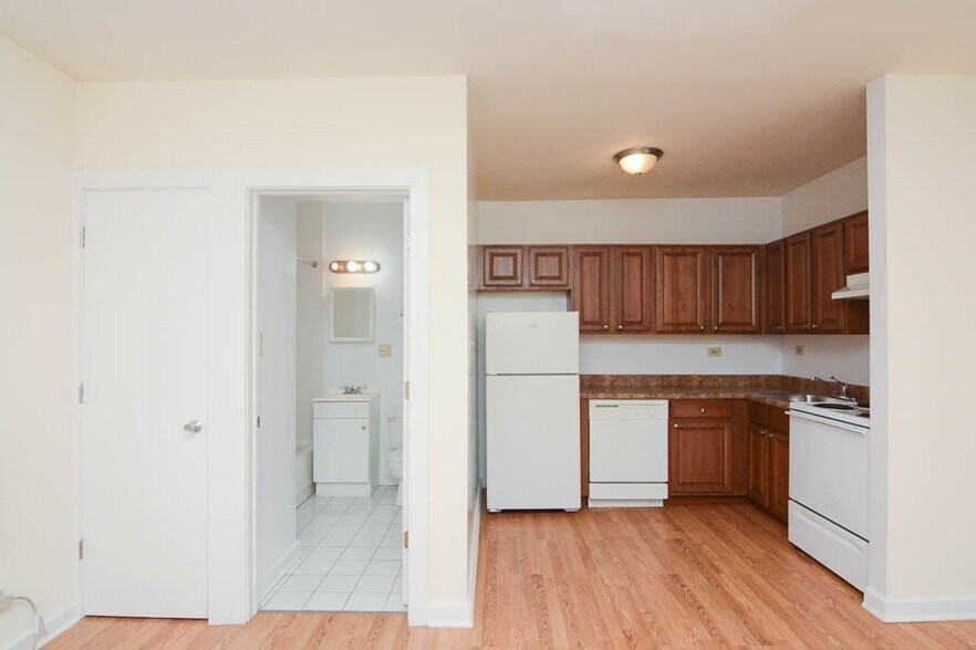 Building Photo - 1850 N Humboldt Blvd