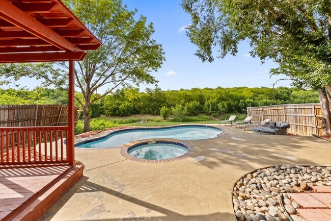 Building Photo - 1339 Barclay Dr