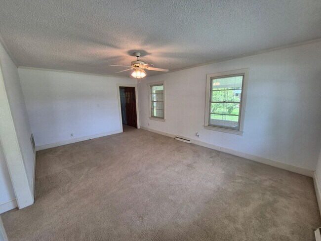 Building Photo - 207 Hooks Ave