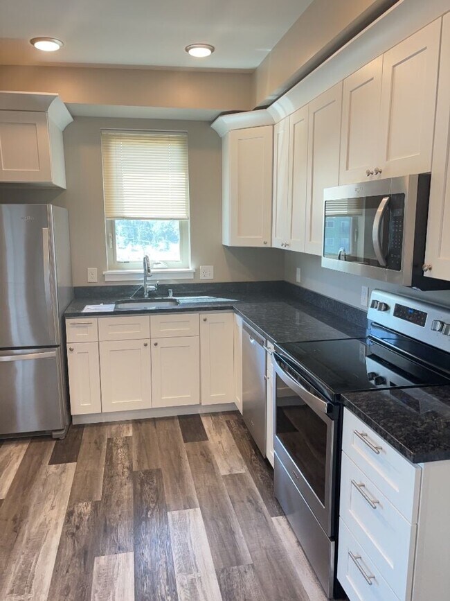 Building Photo - 2 Bedroom, 1 Bathroom at Samish Station Apartments!