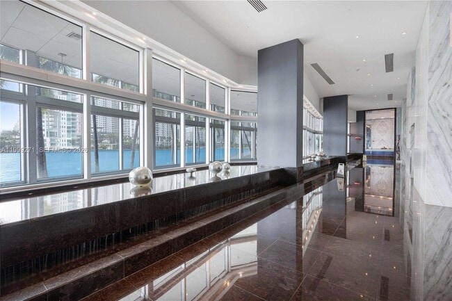 Building Photo - 335 S Biscayne Blvd