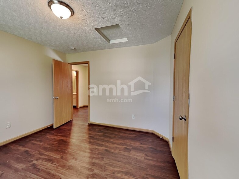 Building Photo - 113 Merriston Cir