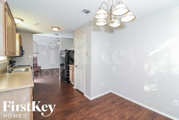 Building Photo - 7956 Clear Brook Cir