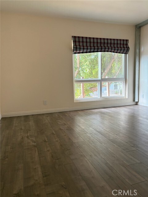 Building Photo - 1127 E Del Mar Blvd