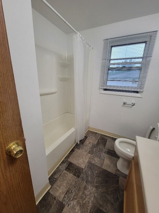 Building Photo - 618-18.5 Sunflower Dr