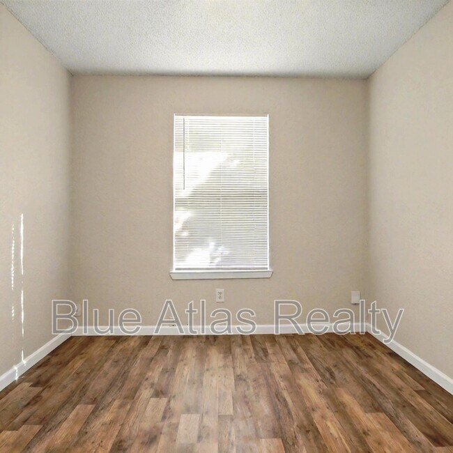 Building Photo - 5519 Wellesley Ave