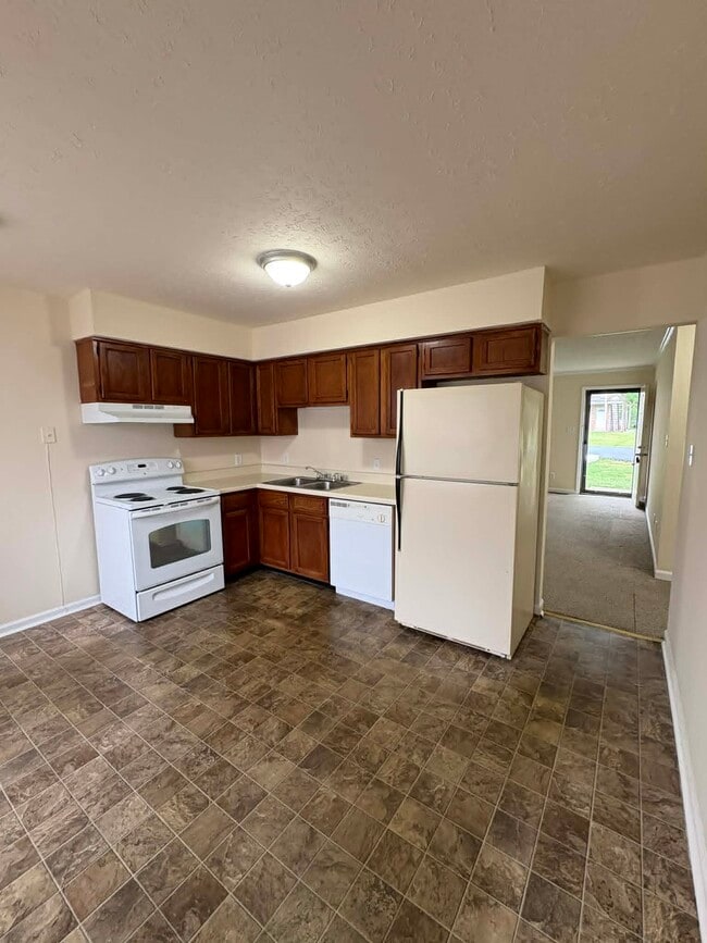 Building Photo - 2119 Rock Creek Dr