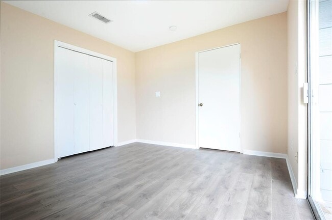 Building Photo - 11030 Petworth Dr