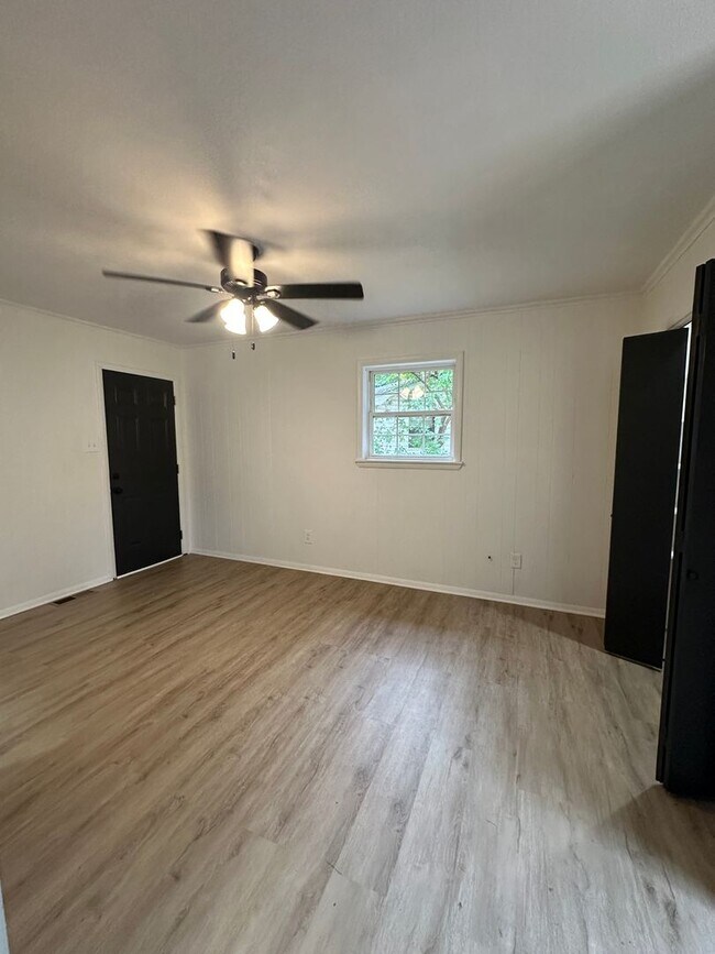 Building Photo - 6 Raleigh Cir