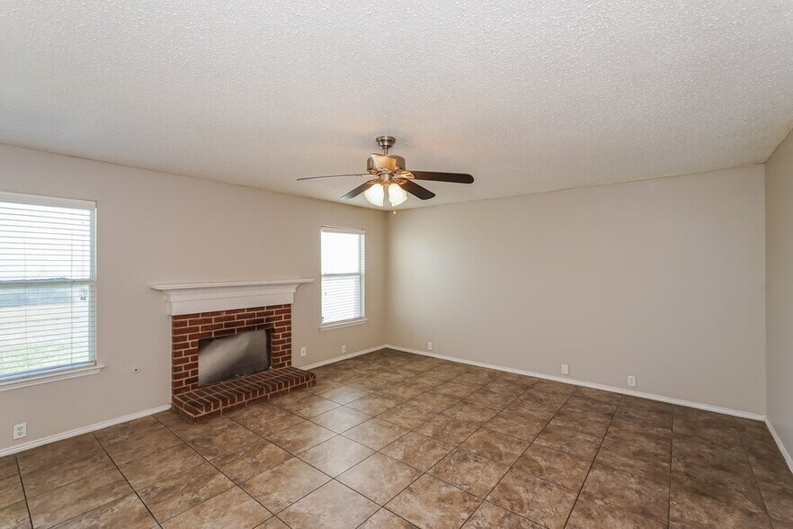 Building Photo - 7001 Baybridge Dr