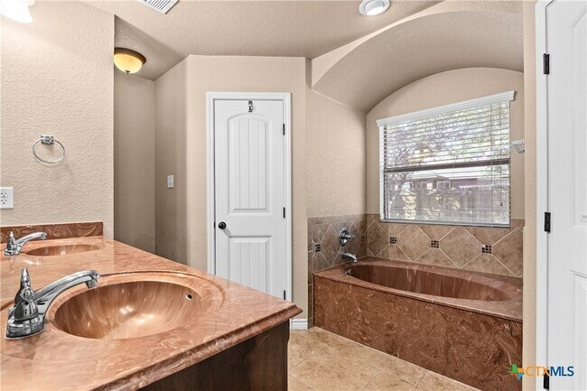 Building Photo - 707 Brooklyn Kay Dr