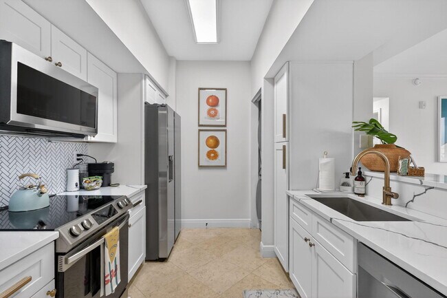 Building Photo - 675 NW Flagler Ave