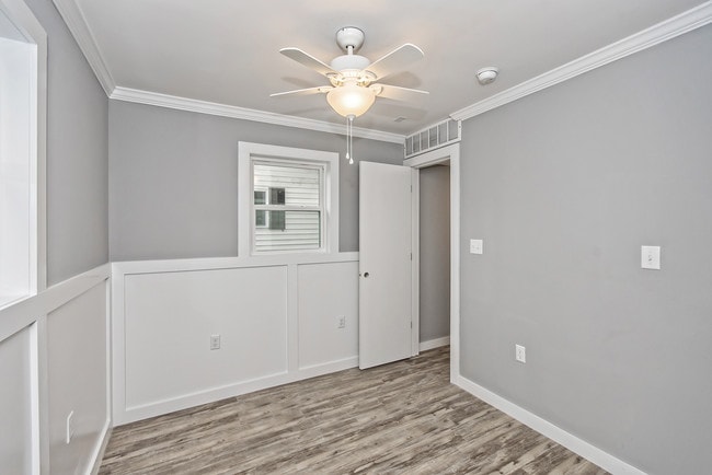 Building Photo - 1102 N Hillside Dr