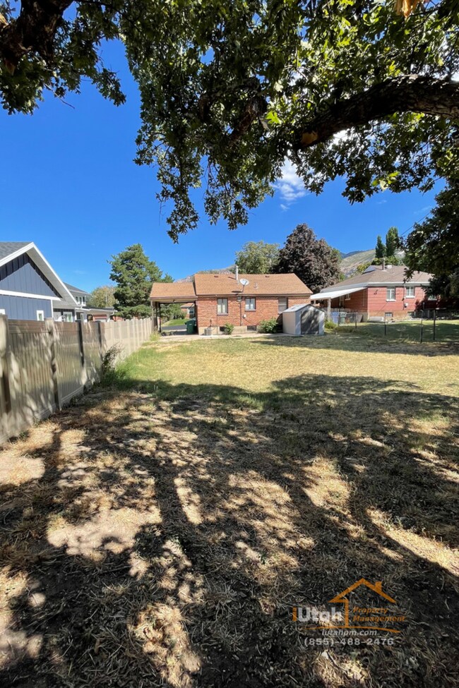 Building Photo - 4 bdrm 2 bth Home