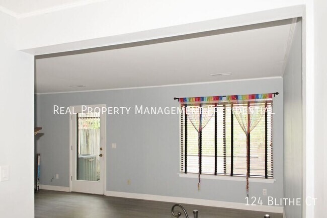 Building Photo - 124 Blithe Ct