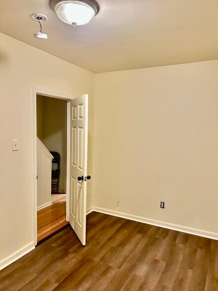 Building Photo - 1422 N Willington St