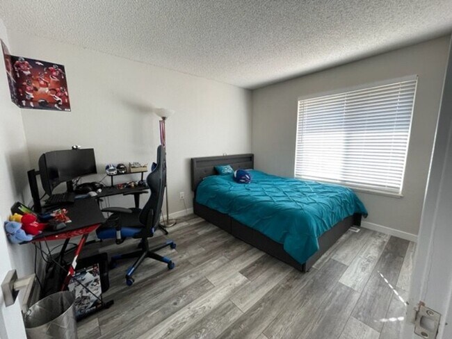 Building Photo - Stunning Greenwood Village Remodel!