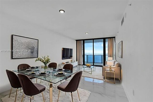 Building Photo - 700 NE 24th St