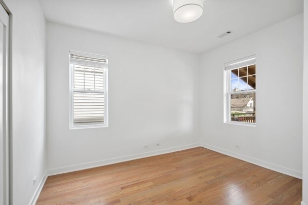 Building Photo - 1217 W Wellington Ave