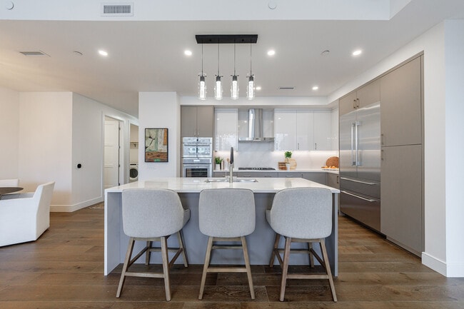 Building Photo - 2425 Peachtree Rd NE