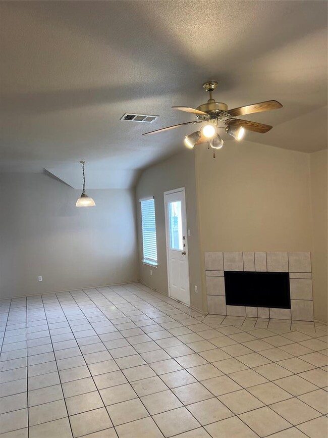 Building Photo - 1618 Cottonwood Ct