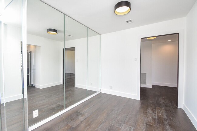 Building Photo - 49 Briar Hollow Ln