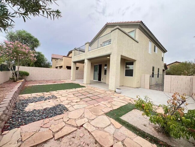 Building Photo - Nice 2 story house