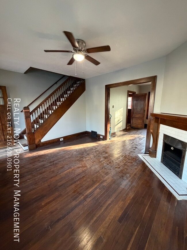 Building Photo - 1315 W 93rd St