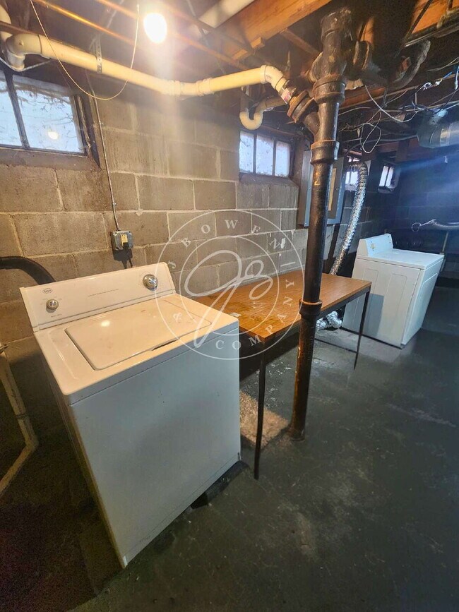 Building Photo - Rare 3-bedroom main-level duplex now available! .