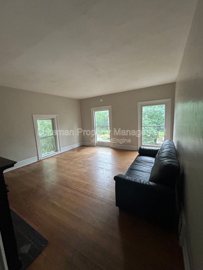 Building Photo - 724 W South St