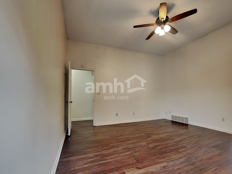 Building Photo - 4920 Misty River Rd