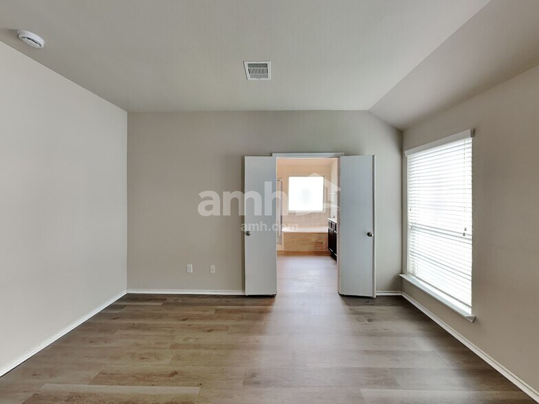Building Photo - 7335 Winter Song Dr