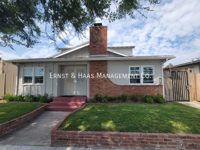 Primary Photo - 3211 E Wilton St