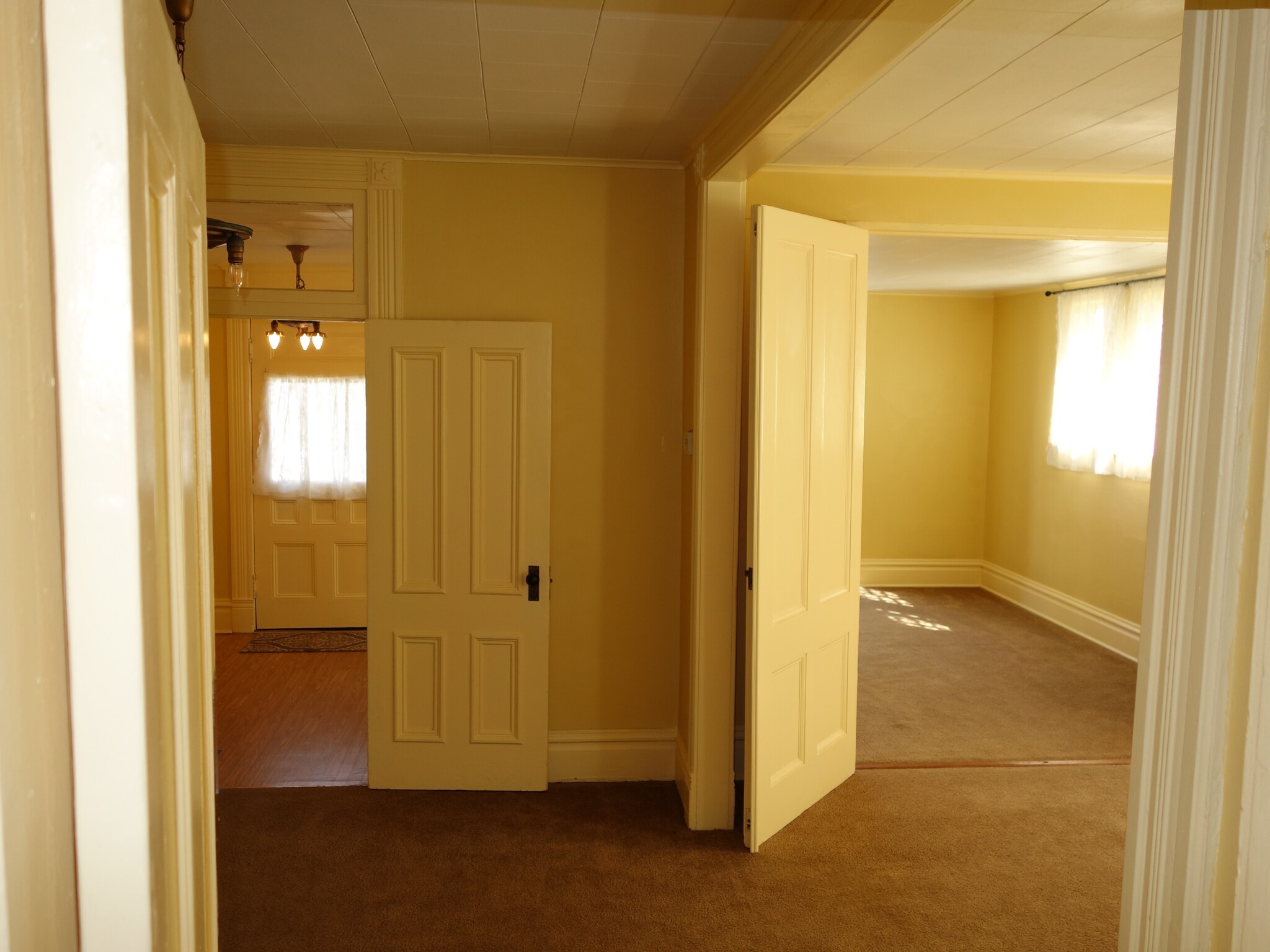 Entry & sitting room from kitchen - 30 NE Stanton St