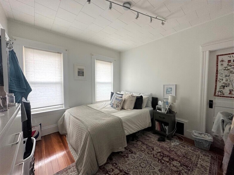 Building Photo - 137 Dudley St