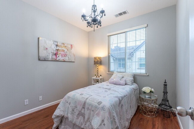 Building Photo - 1070 Tourmaline Ter