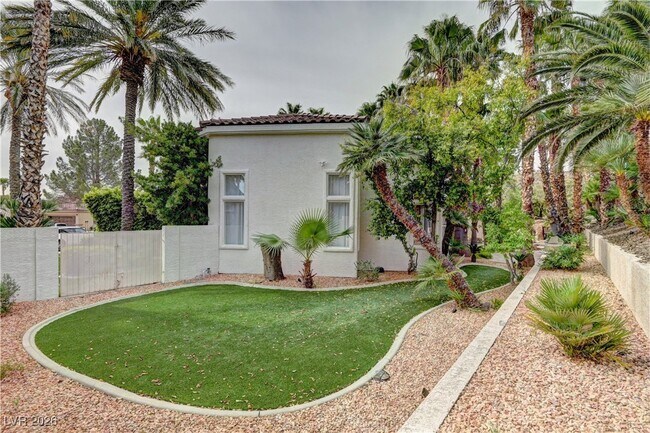 Building Photo - 9817 Park Brook Ave