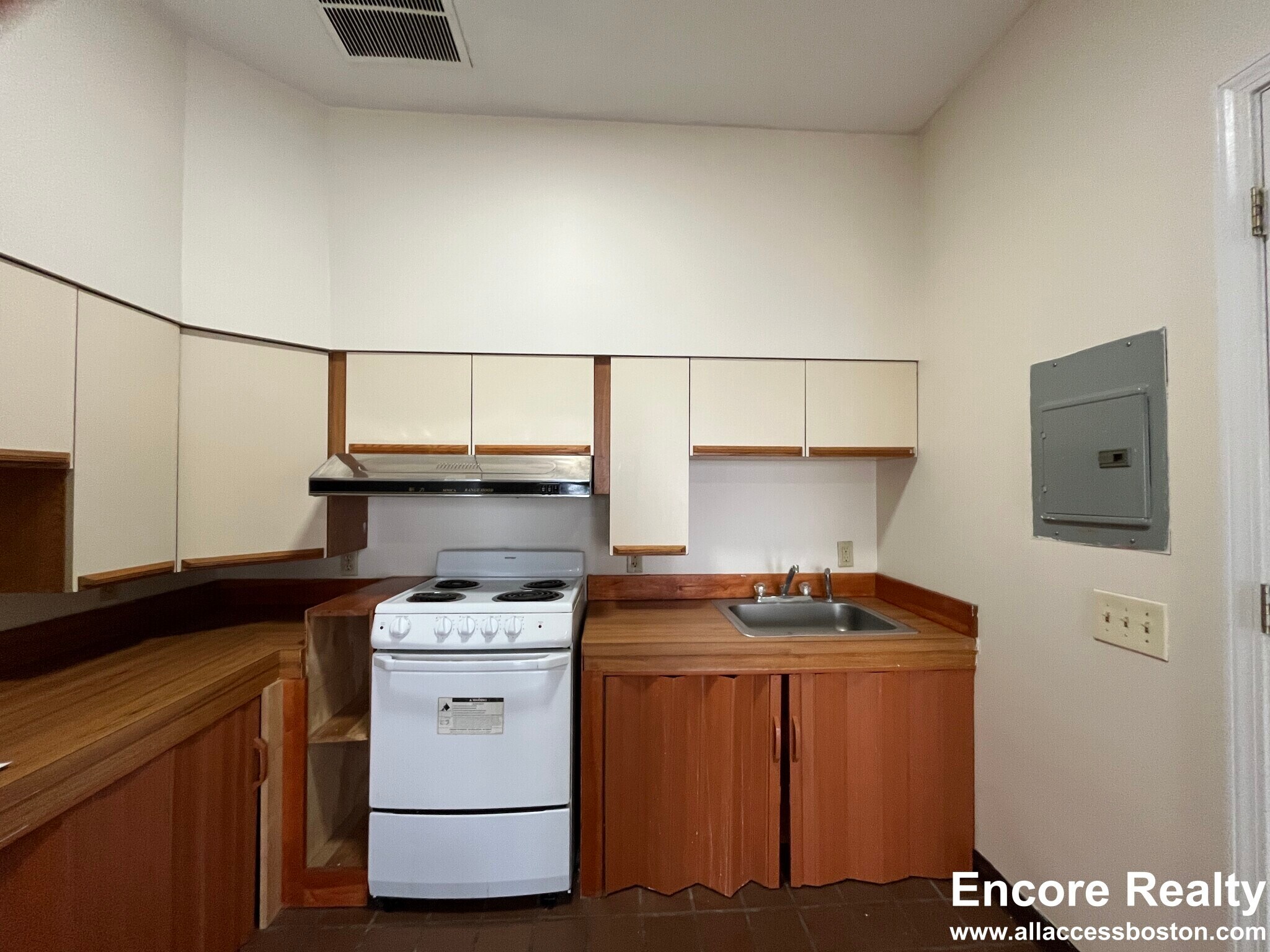 Building Photo - 11 Edinboro St