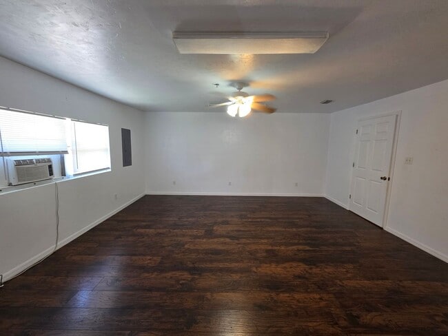 Building Photo - 6539 SE County Rd 18