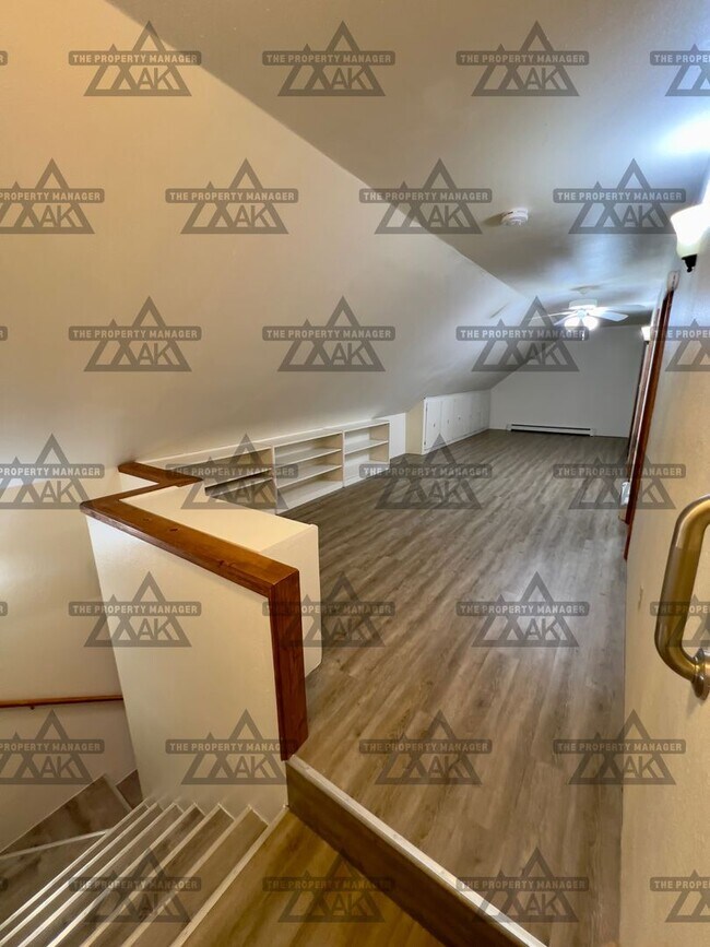 Building Photo - Spacious 3BR, 2.5BA Home off Chena Hot Springs Rd with Yard, Deck & Greenhouse