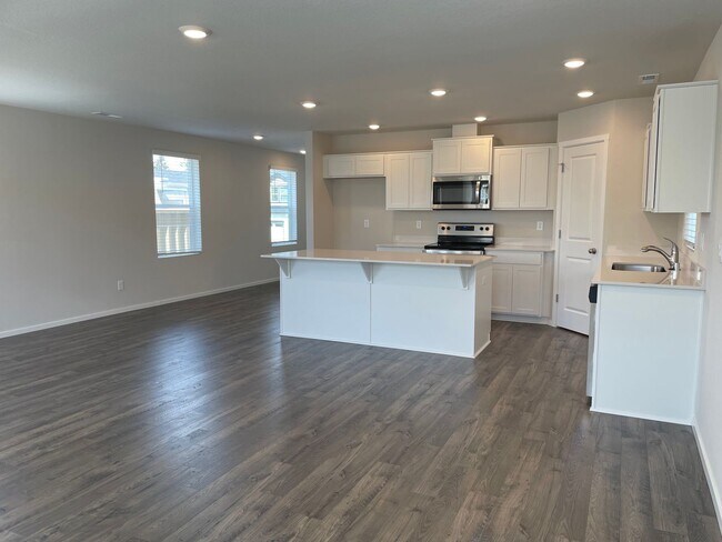 Building Photo - Stunning 4 Bed, 2.5 Bath Home with Premium Finishes, Spacious Layout, and Fenced Backyard!