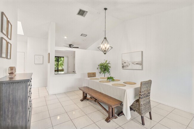 Building Photo - 12950 Dartford Trail