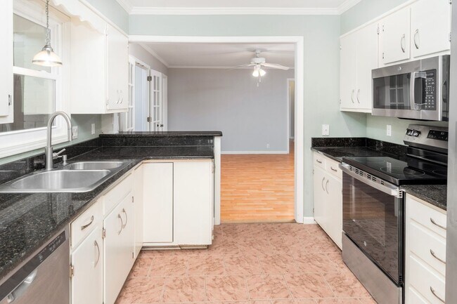 Building Photo - 16 Malaga Cir