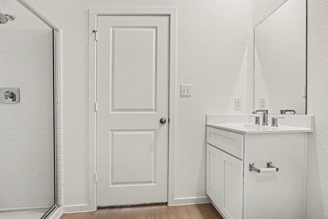 Building Photo - 622 Amber Fls Dr