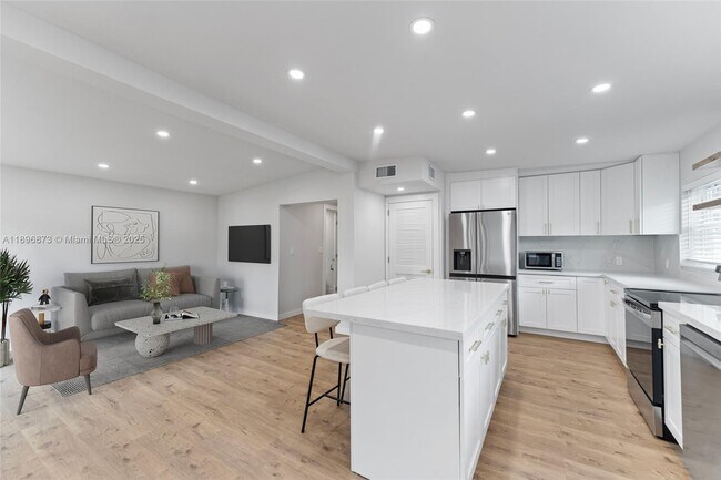 Building Photo - 1430 SW 32nd Ct