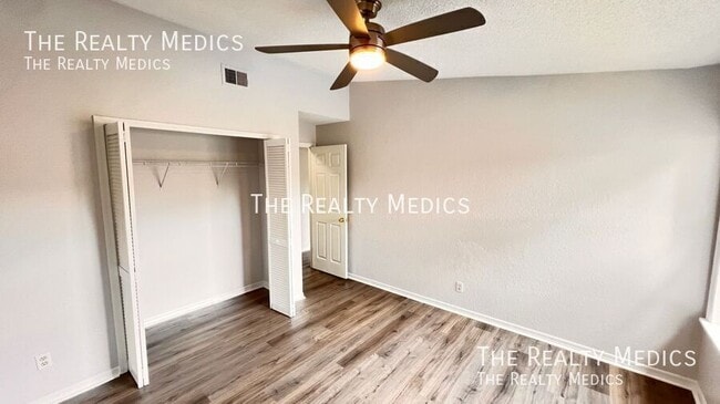 Building Photo - 3043 Antique Oaks Cir