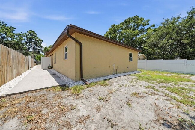 Building Photo - 2564 42nd Ave N