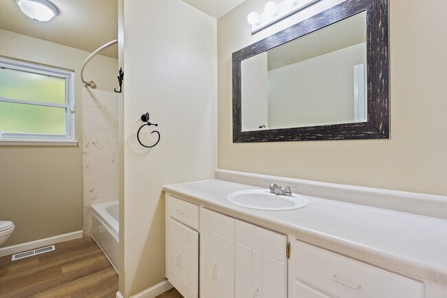 Building Photo - 6021 98th St NE